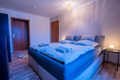 Ein Bett oder Betten in einem Zimmer der Unterkunft PrimeLoft Stadtblick - stilvoll & modern - Zentrum Braunlage - bis 5 Pers - mit Parkplatz