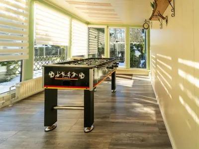 Ein Billardtisch in der Unterkunft Forest Villa with Sauna