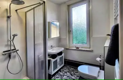Ein Badezimmer in der Unterkunft HIRSCH FeWo Burgberg - Parkplatz - Zentral