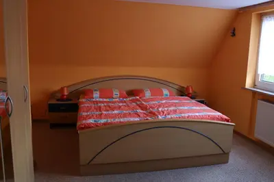 Ein Bett oder Betten in einem Zimmer der Unterkunft Ferienwohnung Peinemann