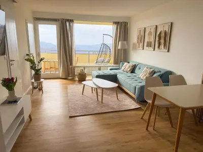 Ein Sitzbereich in der Unterkunft Apartment Wolfswarte, Panorama, Sauna, Schwimmbad