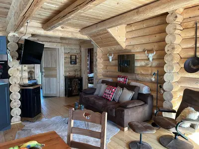Ein Sitzbereich in der Unterkunft Hahnenkleer Hütte