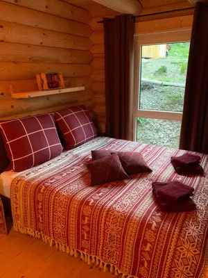 Ein Bett oder Betten in einem Zimmer der Unterkunft Hahnenkleer Hütte