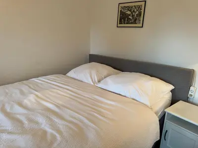 Ein Bett oder Betten in einem Zimmer der Unterkunft FeWo Berg-Domizil Altenau inklusive Bettwäsche und Handtüchern, Nur 3 Minuten von der Kristall Therme entfernt