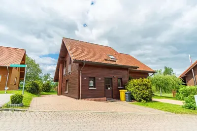 Das Gebäude in dem sich das Ferienhaus befindet