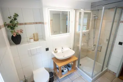 Ein Badezimmer in der Unterkunft Ferienhaus Schlossberg mit Infrarot-Kabine und Stellplatz