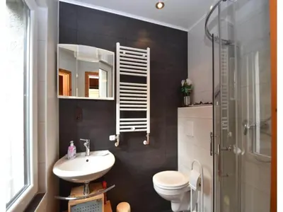 Ein Badezimmer in der Unterkunft Gemütliches Ferienhaus mit Pool in Blankenburg