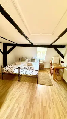 Ein Bett oder Betten in einem Zimmer der Unterkunft Bleibe am Kirchhof