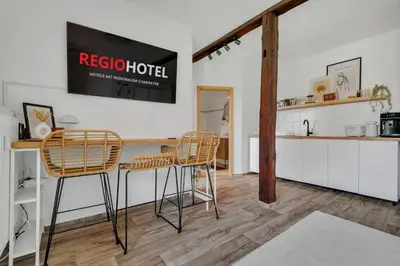 Küche/Küchenzeile in der Unterkunft REGIOHOTEL Am Nicolaiplatz Wernigerode - #Ferienwohnungen #FrischRenoviert #Kaffeevollautomat #Bestlage