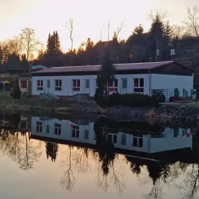 Lakefront Family Retreat
