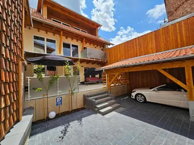 Das Gebäude in dem sich die Ferienwohnung befindet
