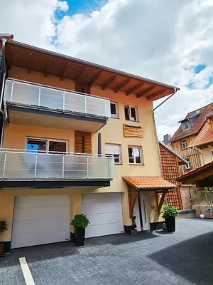 Das Gebäude in dem sich die Ferienwohnung befindet