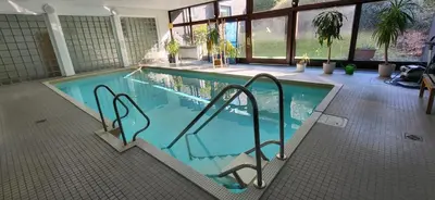 Der Swimmingpool an oder in der Nähe von Tiny Atelier Leihfahrräder Gratis Shuttleservice