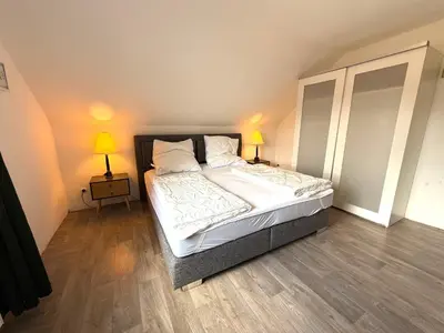 Ein Bett oder Betten in einem Zimmer der Unterkunft PrimeLoft Eule - bis 8 Pers - 2 Etagen - Balkon - modern & stilvoll - zentral in Braunlage