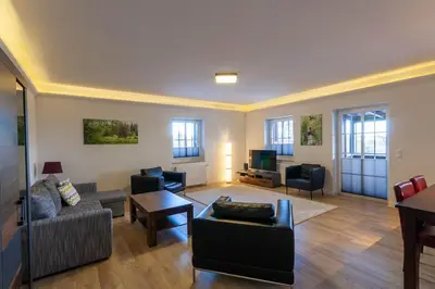 Ein Sitzbereich in der Unterkunft Ferienwohnung Hexenglück mit Balkon