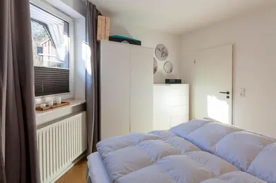 Ein Bett oder Betten in einem Zimmer der Unterkunft Ferienwohnung Liftquartier mit Kamin und Balkon