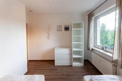 Ein Bett oder Betten in einem Zimmer der Unterkunft Ferienwohnung Tönjes am Kurpark mit Balkon