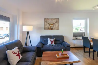 Ein Sitzbereich in der Unterkunft Ferienwohnung Bergsicht mit Balkon