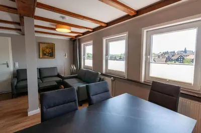 Ein Sitzbereich in der Unterkunft Ferienwohnung Waldfrieden 4 mit Dachterrasse und Grill