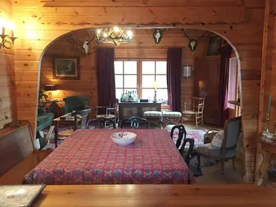 Ein Sitzbereich in der Unterkunft Jägerwohnung im Forsthaus am Schindelbruch