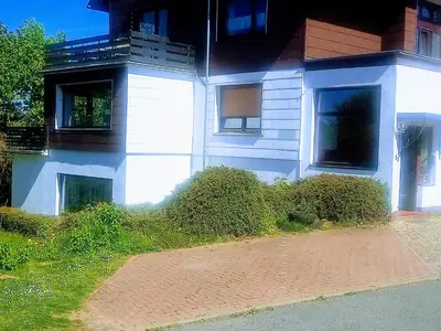 Das Gebäude in dem sich die Ferienwohnung befindet