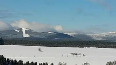 Ein allgemeiner Bergblick oder ein Berglick von der Ferienwohnung aus