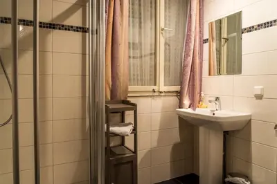 Ein Badezimmer in der Unterkunft Alte Lateinschule
