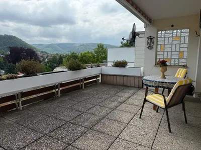 Ein allgemeiner Bergblick oder ein Berglick von der Ferienwohnung aus