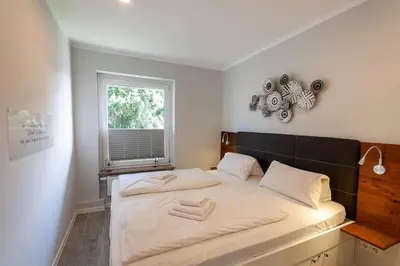 Ein Bett oder Betten in einem Zimmer der Unterkunft Ferienwohnung Harzlaune mit Balkon und Wurmbergblick