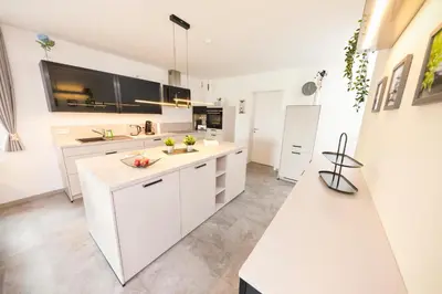 Küche/Küchenzeile in der Unterkunft Harz-Eleganz Haus f mit 3 Appartments