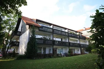 Das Gebäude in dem sich die Ferienwohnung befindet