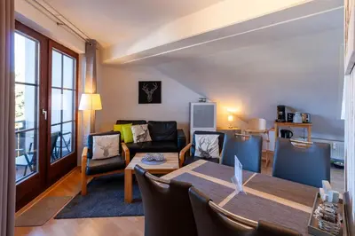 Ein Sitzbereich in der Unterkunft Ferienwohnung Bergblick mit Balkon