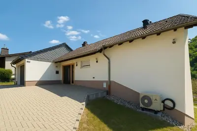 Das Gebäude in dem sich die Villa befindet