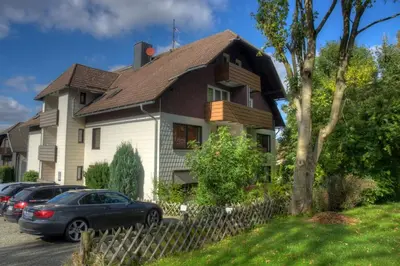 Das Gebäude in dem sich die Ferienwohnung befindet