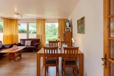 Ein Sitzbereich in der Unterkunft Ferienwohnung Mohn
