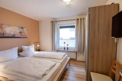 Ein Bett oder Betten in einem Zimmer der Unterkunft Ferienwohnung Marit mit Balkon