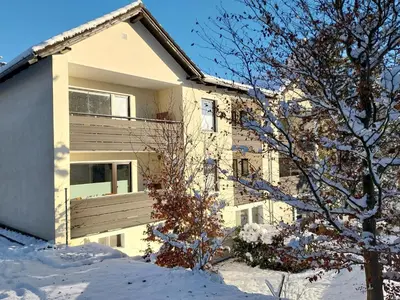 Das Gebäude in dem sich die Ferienwohnung befindet