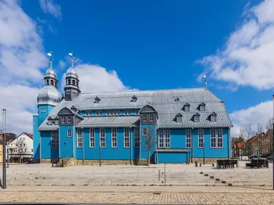 Das Gebäude in dem sich das Ferienhaus befindet