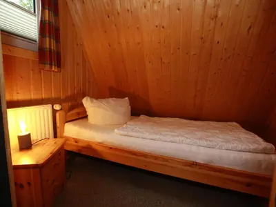 Ein Bett oder Betten in einem Zimmer der Unterkunft Ferienhaus für 5 Personen mit Garten