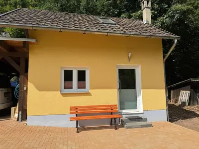 Das Gebäude in dem sich das Ferienhaus befindet