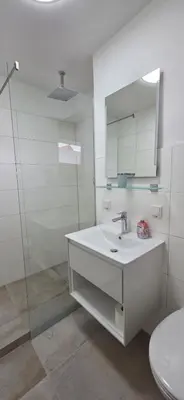 Ein Badezimmer in der Unterkunft Theos