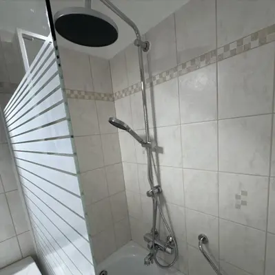 Ein Badezimmer in der Unterkunft Ferienwohnung Platzhirsch 314 im Harz mit Pool, Sauna & schöner Aussicht in Braunlage-Hohegeiß