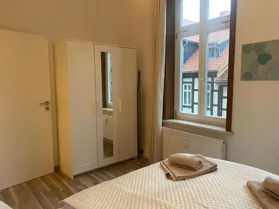 Ein Bett oder Betten in einem Zimmer der Unterkunft BeyerAppartements- Suite für 4 - Innenstadt- SmartTV- Küchenzeile- Espresso Maschine- Waschmaschine- Schlafcouch