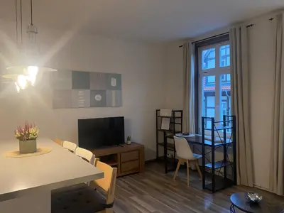 TV/Unterhaltungsangebot in der Unterkunft BeyerAppartements- Suite für 4 - Innenstadt- SmartTV- Küchenzeile- Espresso Maschine- Waschmaschine- Schlafcouch