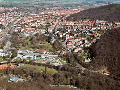 Blick auf Spacious Multi-Level Stay aus der Vogelperspektive