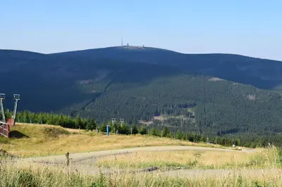 Ein allgemeiner Bergblick oder ein Berglick von der Ferienwohnung aus