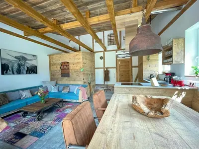 Ein Sitzbereich in der Unterkunft Charming Hideaway With Garden Sauna