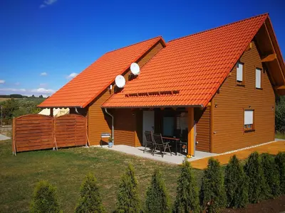 Das Gebäude in dem sich das Ferienhaus befindet