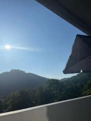 Ein allgemeiner Bergblick oder ein Berglick von der Ferienwohnung aus