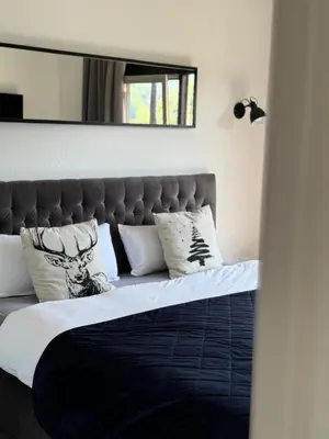 Ein Bett oder Betten in einem Zimmer der Unterkunft Schöne Aussicht - charmante Ferienwohnung mit Pool und Sauna in Bad Harzburg